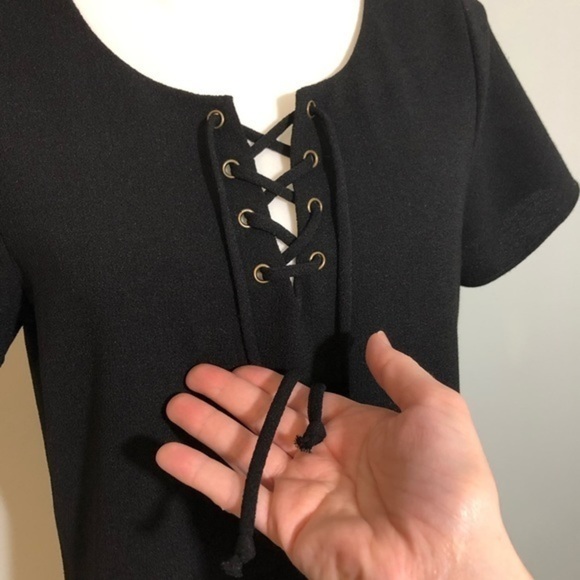 EVERLY Black Lace Front Short Sleeve Shift Dress - Picture 5 of 7